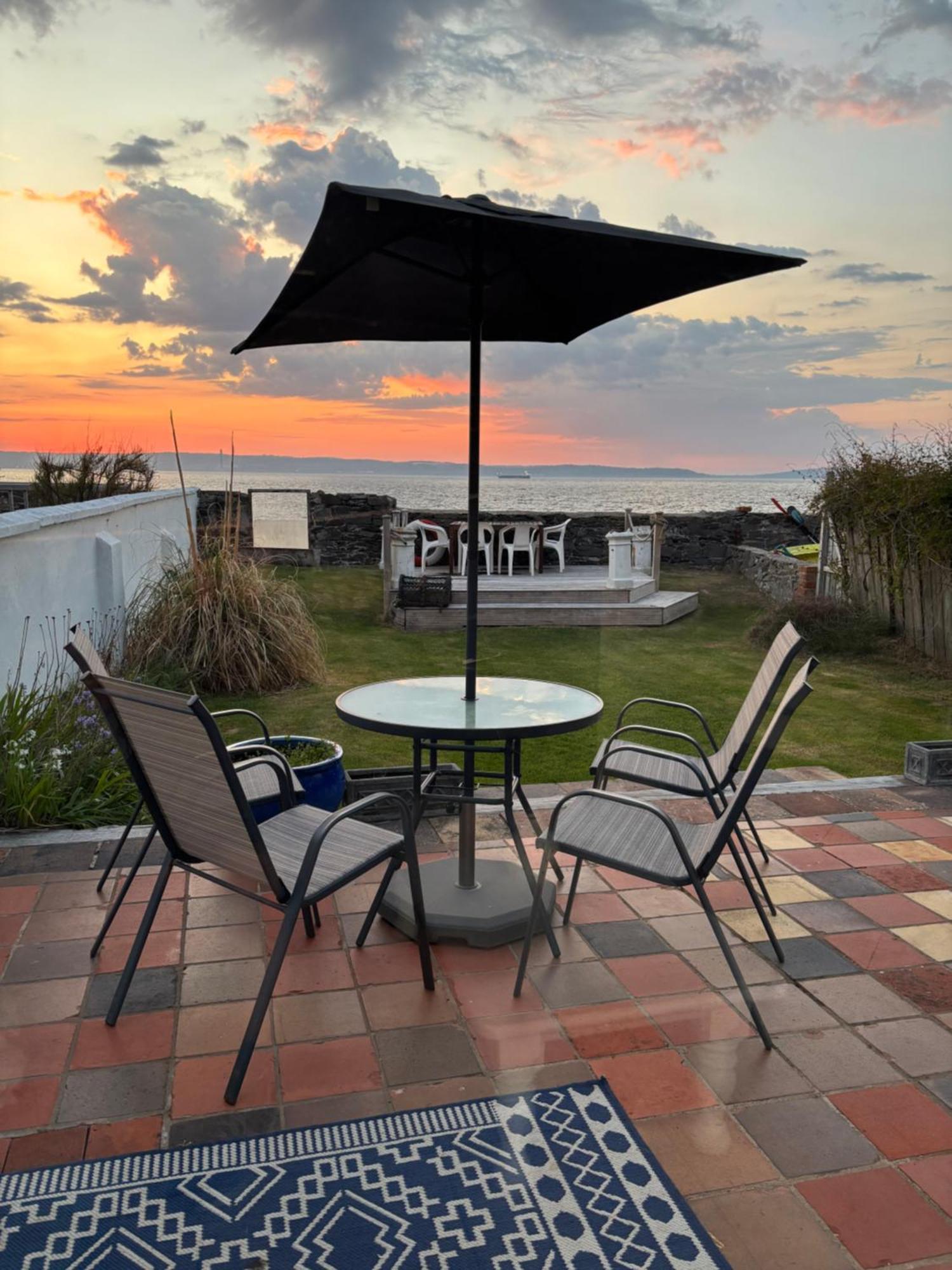 בנגור Splash Cottage Beach House With Sea Lapping Garden מראה חיצוני תמונה